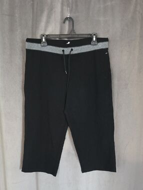 NWOT Size Large Joe Fresh Black Capris with Gray Waistband